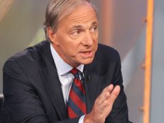 Ray Dalio’dan Sert Uyarı: Trump’ın Gümrük Politikaları Resesyondan Daha Kötü Bir Krize Yol Açabilir